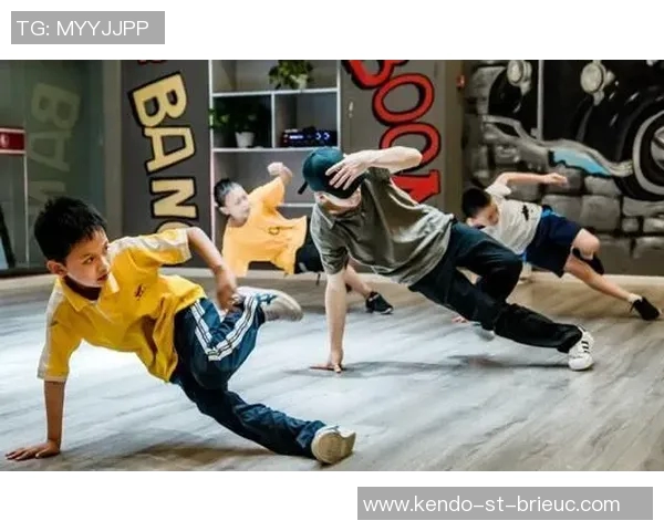 成都街舞队的进攻策略与风格解析引领街舞潮流新趋势 成都街舞队的进攻策略与风格解析引领街舞潮流新趋势