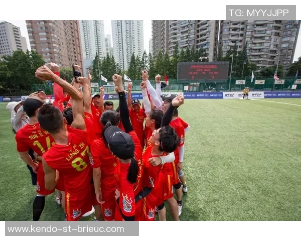 飞盘盛宴:深入了解上海飞盘队的灵活战术与团队精神 飞盘盛宴:深入了解上海飞盘队的灵活战术与团队精神