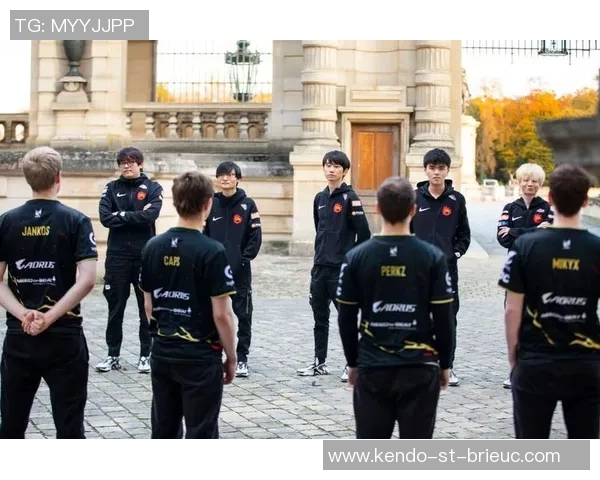 FPX战队灵活性引发热议玩家与评论员各执己见的背后故事