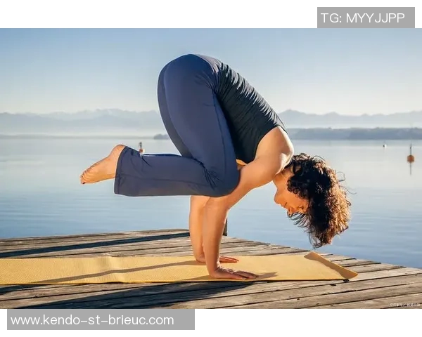 提升瑜伽体验从基础开始，选择合适的瑜伽垫、球、砖和配件助你更好练习